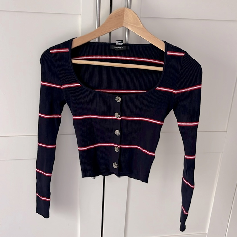 🎉 BOGO! 2/$12! Forever 21 Crop Button Down Sweater